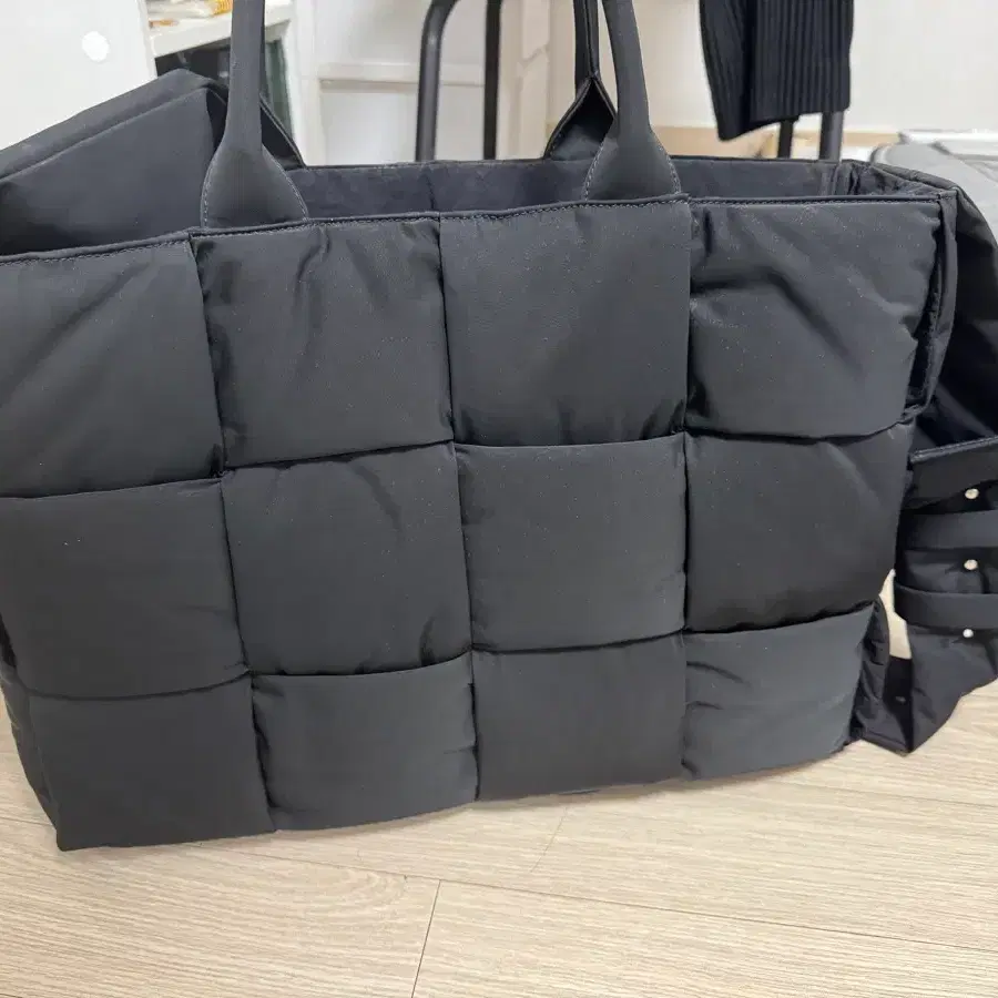 보테가베네타 아르코 패디드