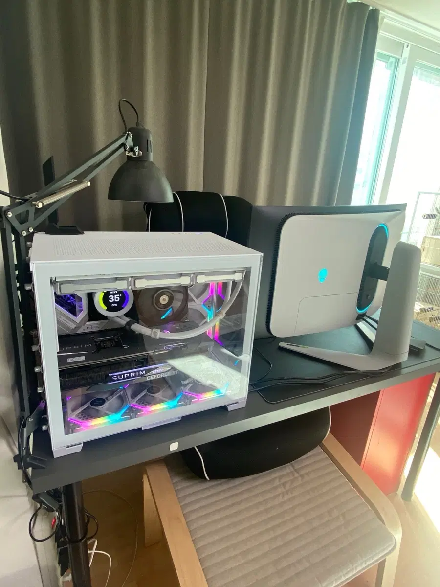 RTX 4090 / i9-14900KF 화이트 고사양 PC 판매합니다.