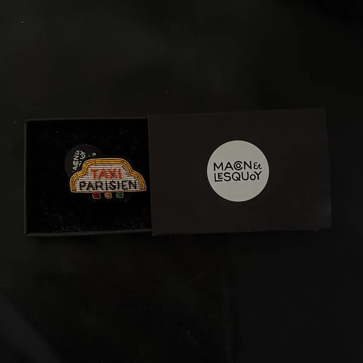 Macon & Lesquoy Taxi Parisien Brooch / 마콩&레스쿠아 택시 브로치