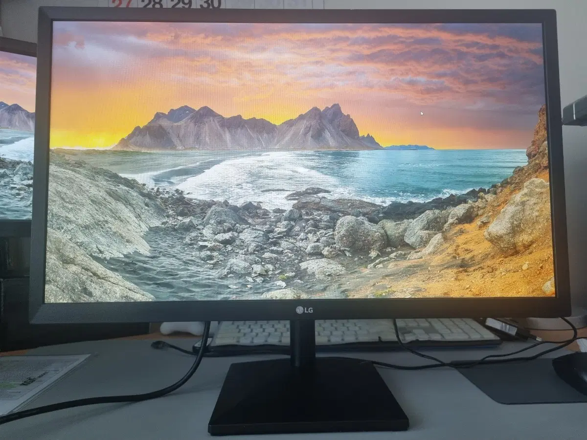 LG 24인치 LED 모니터 24MK430H모델 팝니다