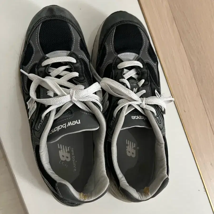 뉴발란스 992 검은색 운동화