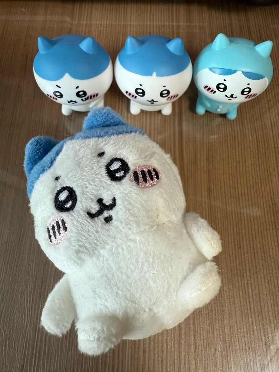 하치와레 피규어, 인형