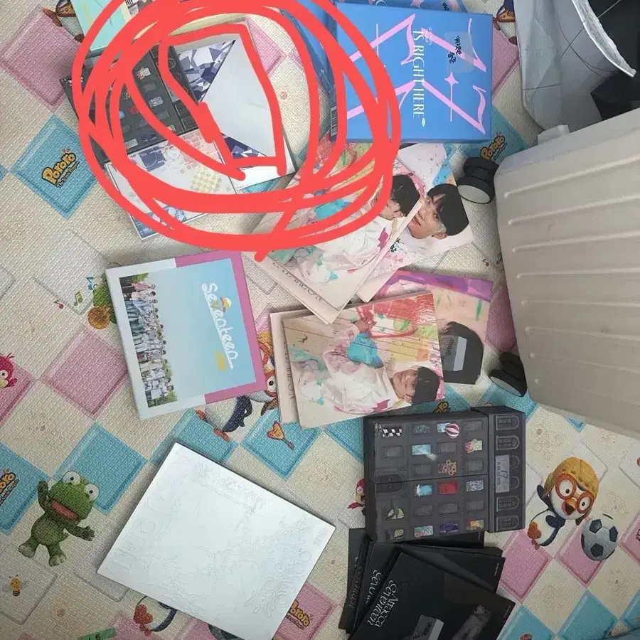 셉틴 앨범 하자있는거 개싸게 팔아요 (겉부분 하자,올구성)