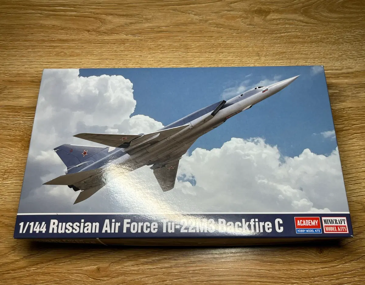 아카데미 1/144 tu-22 폭격기 프라모델 ( 새거 )