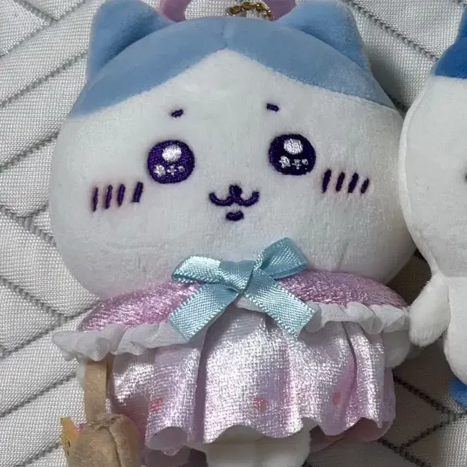 천사 하치와레 인형 키링 입니다(일반택배 안해용)