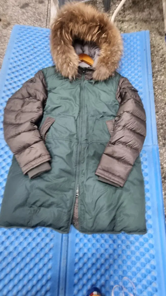 루이까스텔  너구리 털 구스다움 사파리 점퍼