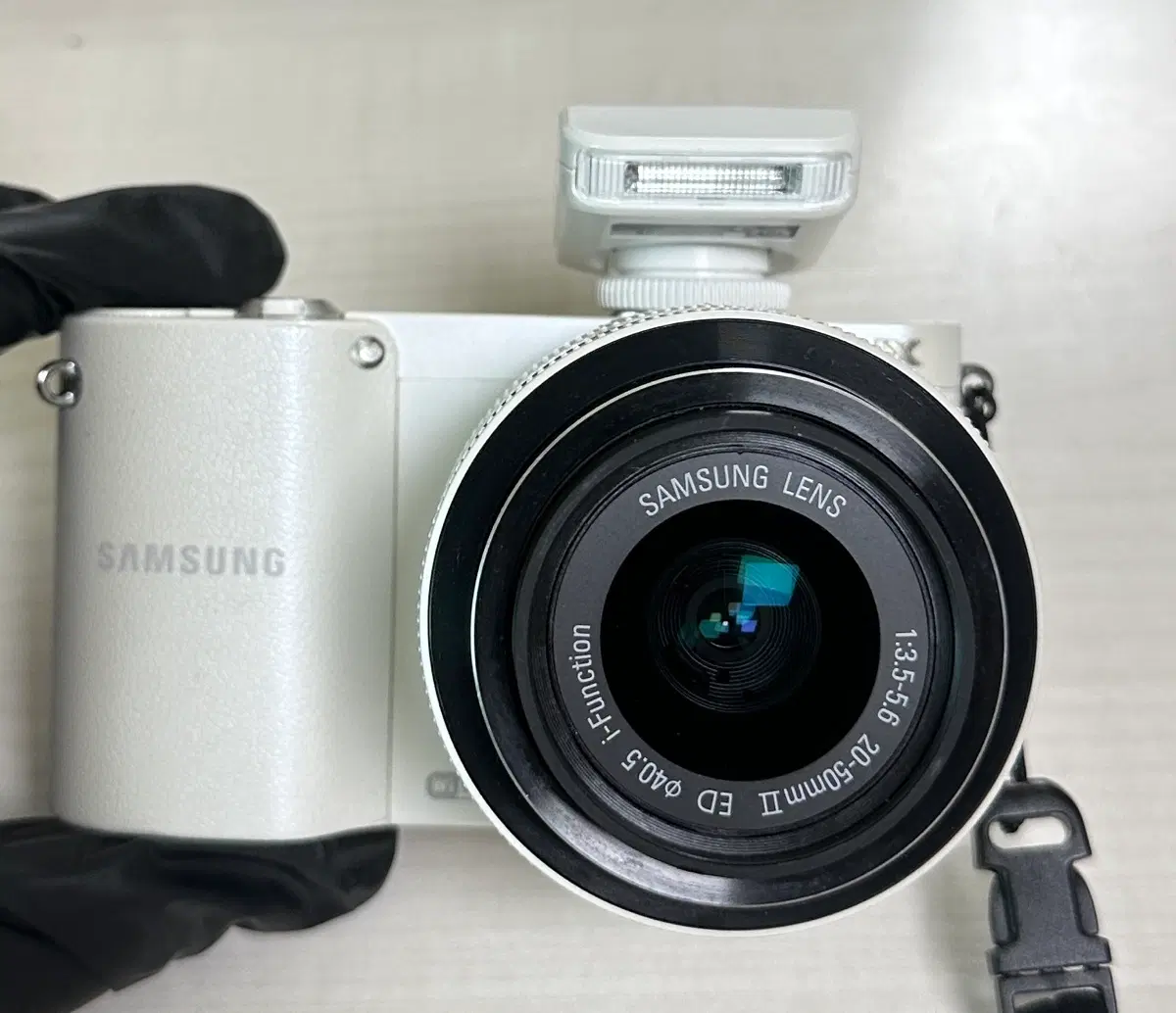 삼성 NX1000 화이트 미러리스 카메라 (20-50mm 렌즈)