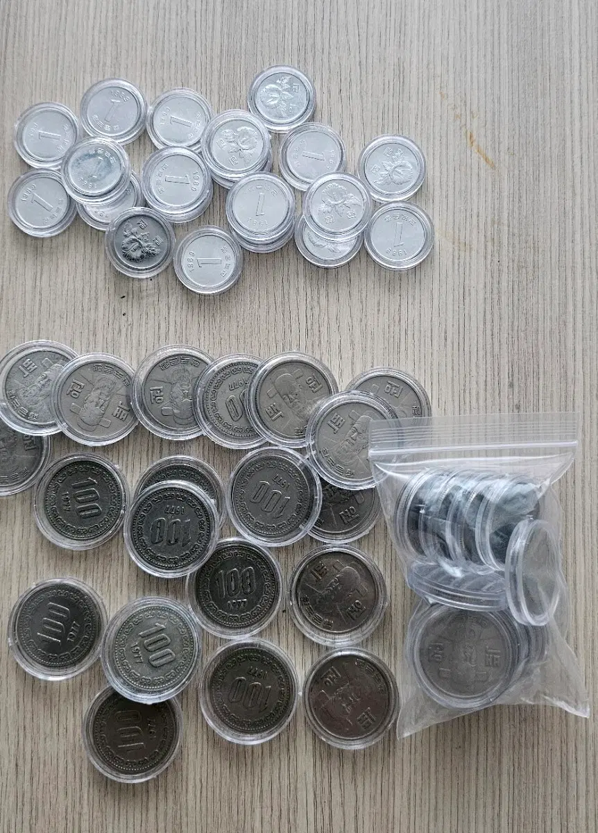한국은행 발행 1977년 100원(20점), 1979년 100원(10점),  1983년 1원(20점) 일괄