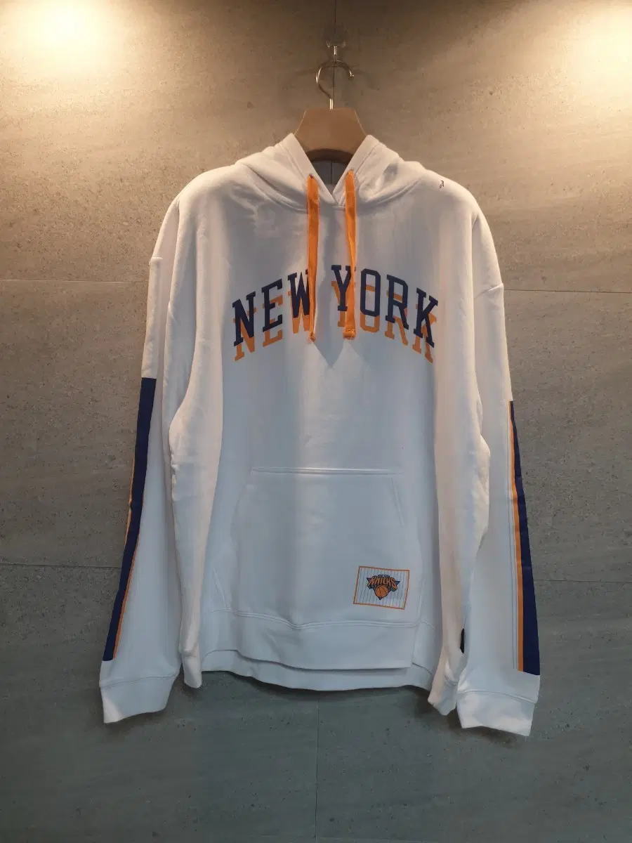 NBA 뉴욕 닉스 후드티. 미착.