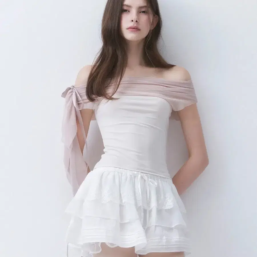 더티스 블러쉬 쓰리웨이 오프숄더 탑 아이보리 판매합니다