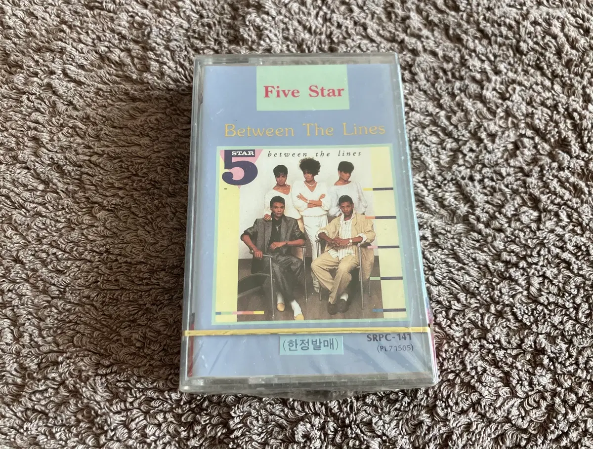 80년대 영국의 5인조 팝 R&B 그룹 파이브 스타 Five Star 정규 3집 Between the Lines 앨범 국내 라이센스 미개봉 카세트테이프