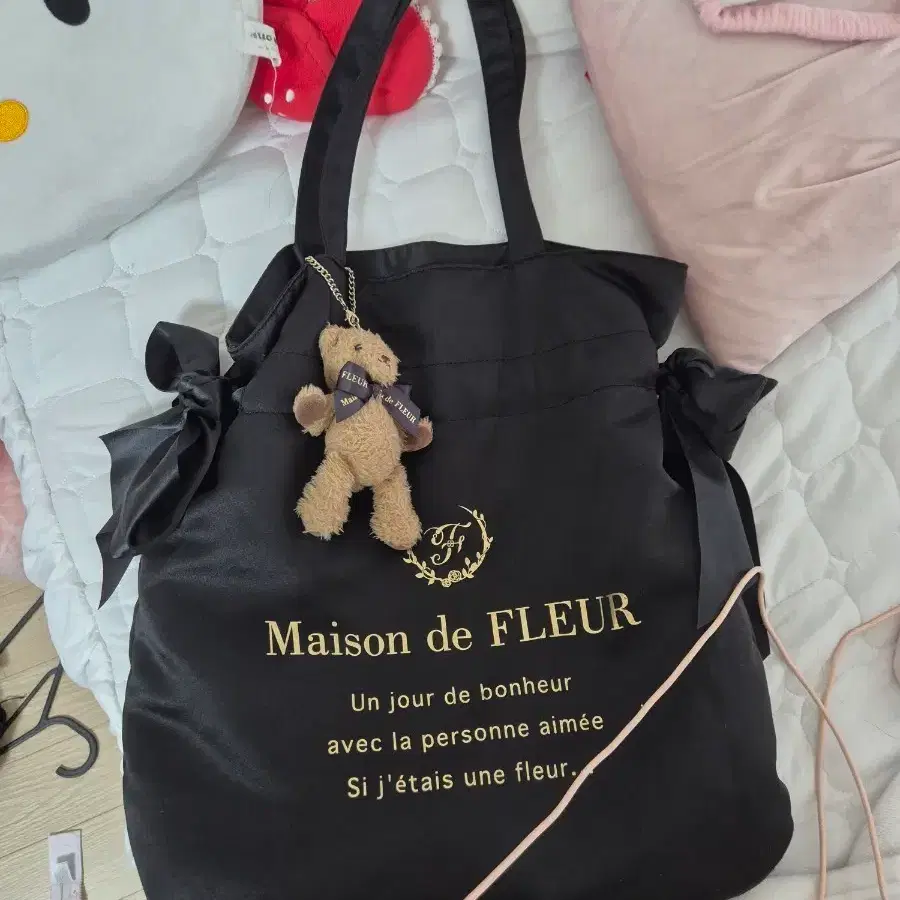 메종드플뢰르 곰돌이 키링 포함 토트백 블랙 masion de fleur