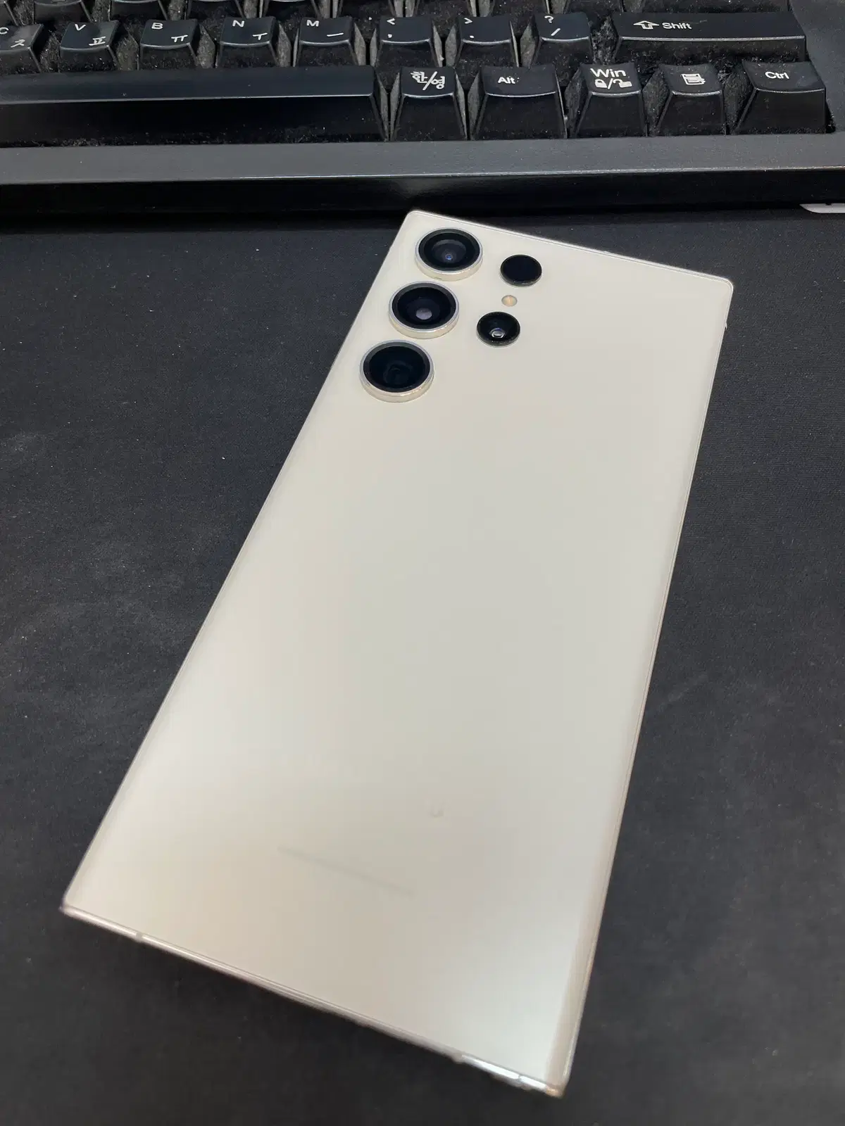 갤럭시S23울트라 크림 256GB 무잔상 상태좋은 중고61만5천팝니다