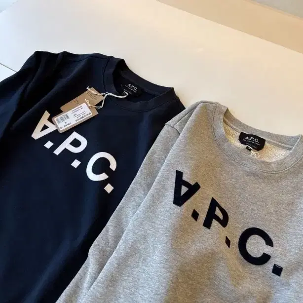 정품/미개봉새상품) APC 아페쎄 맨투맨, 블랙 그레이 네이비
