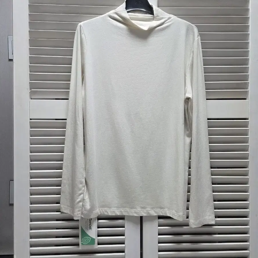 더엣지 하이넥 모달 티셔츠 택채새상품