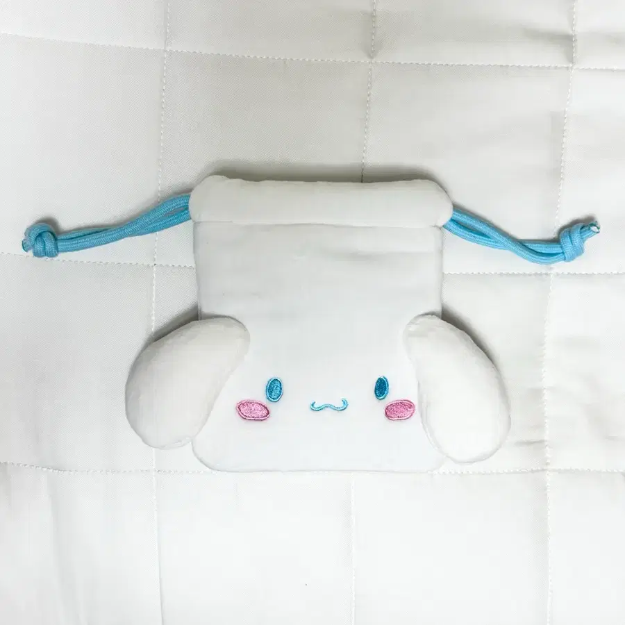 미쟝센 시나모롤 파우치