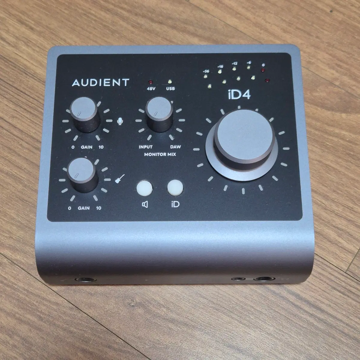 AUDIENT iD4 오디오 인터페이스
