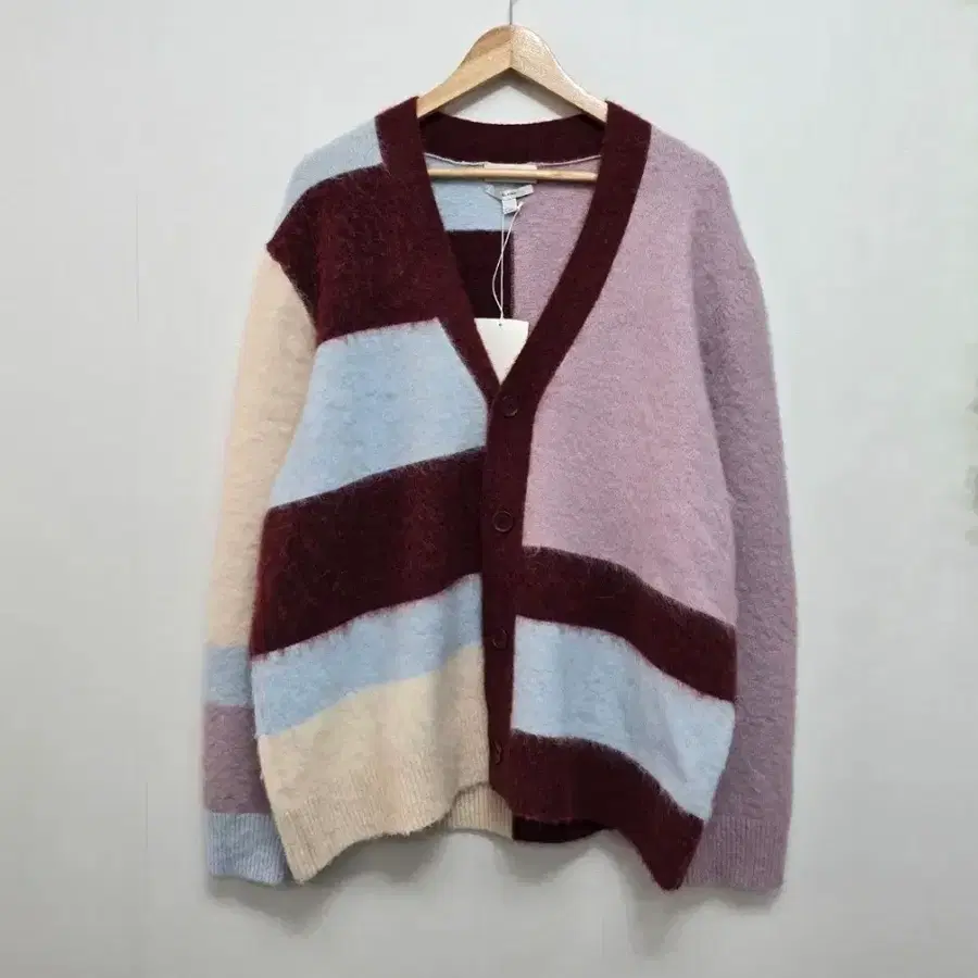 코스옴므 COS 컬러 블록 브이넥 가디건