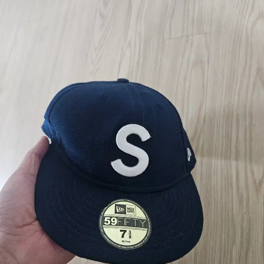 슈프림 올드 뉴에라 59FIFTY 캡 네이비