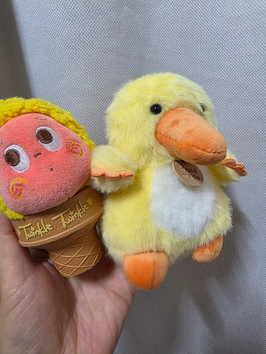 Give both authentic Pop Mart Little Star Twinkle Mozzarella Ice Cream Mint