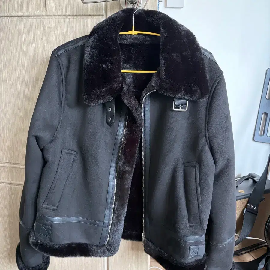 스파오 무스탕 블랙