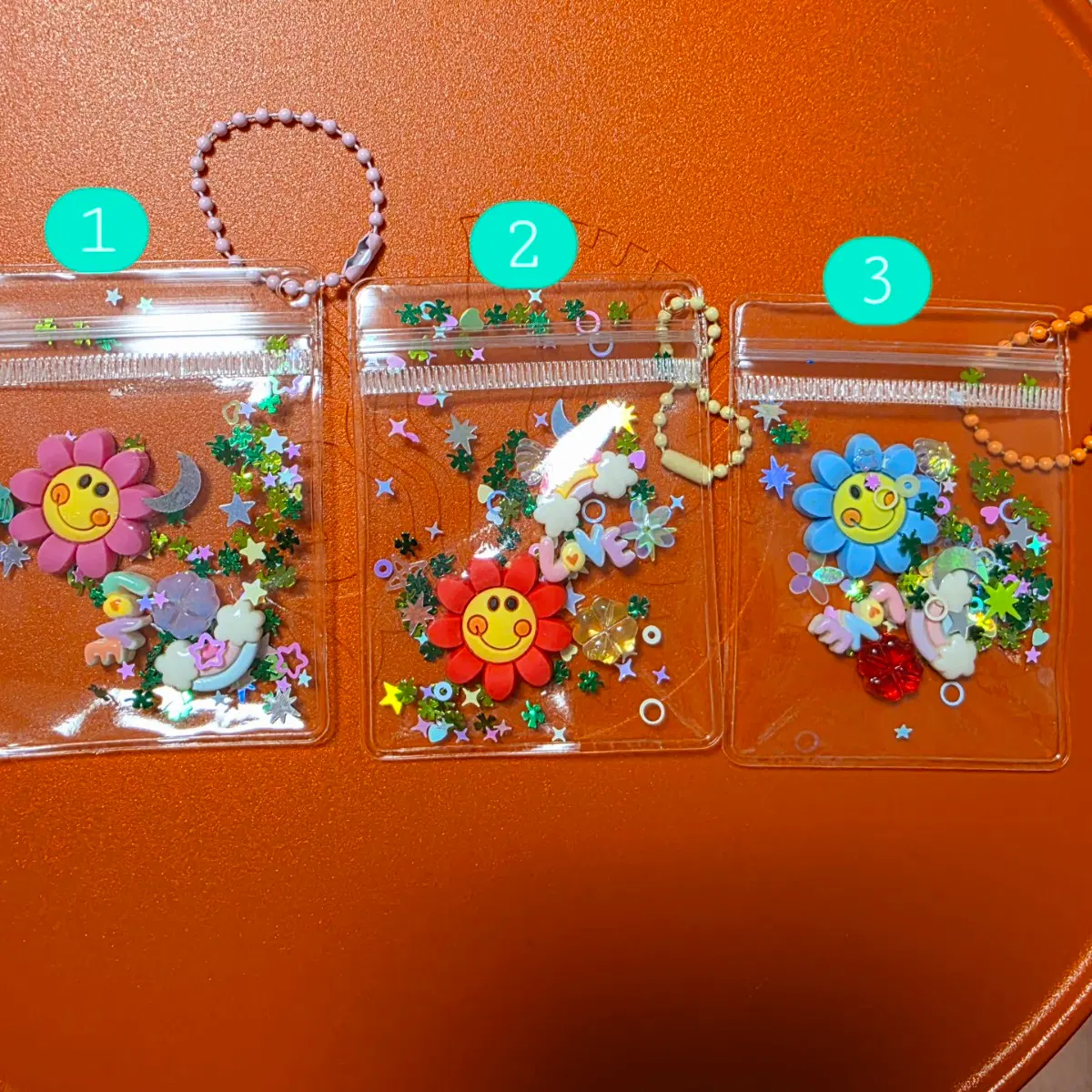 행운 지퍼백 스마일꽃 키링 3개. 길이 약 7.5cm