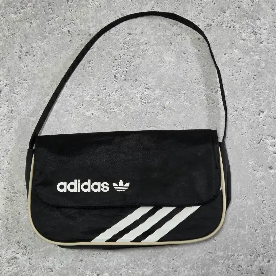 00s ADIDAS 트레포일 3스트라이프 나일론 바게트 숄더백