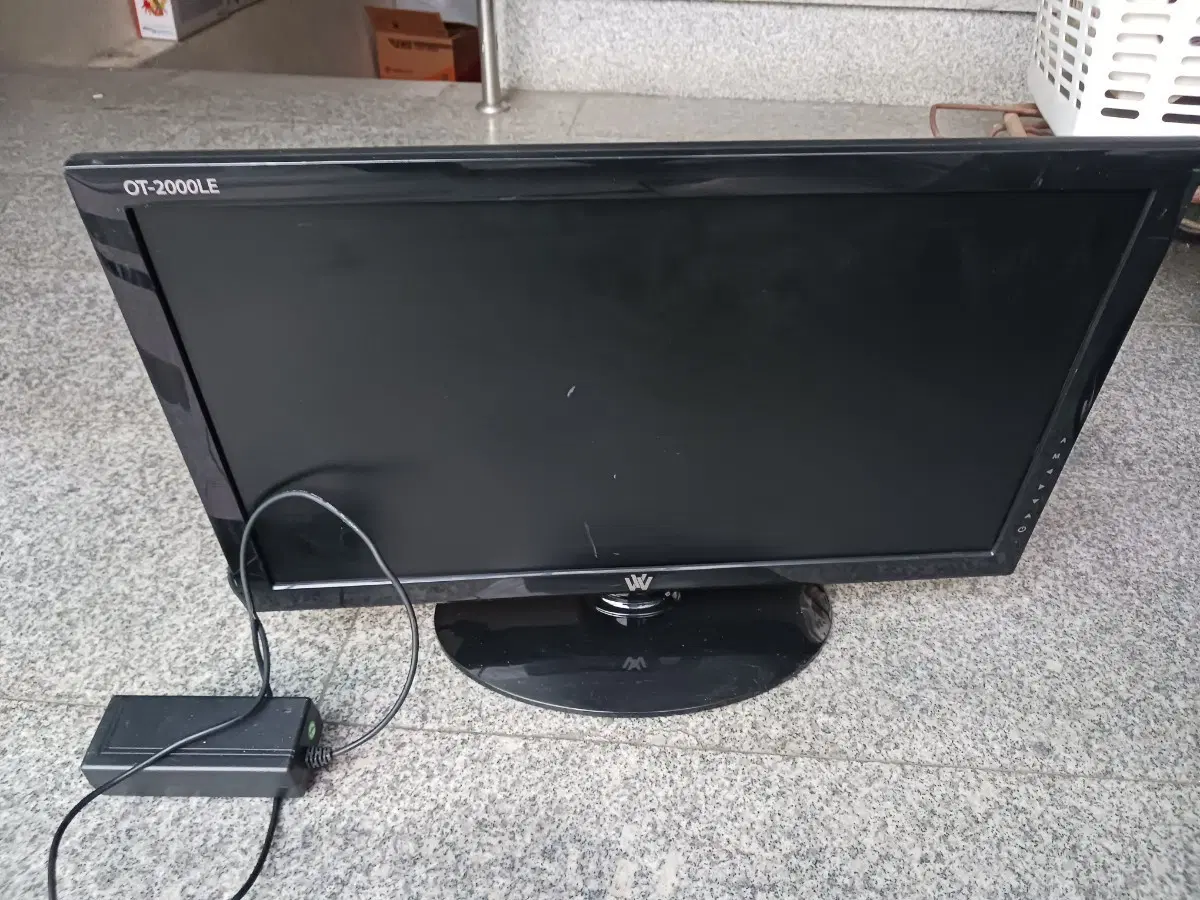 모니터 QT-2000LE..20인치 RGB 모니터