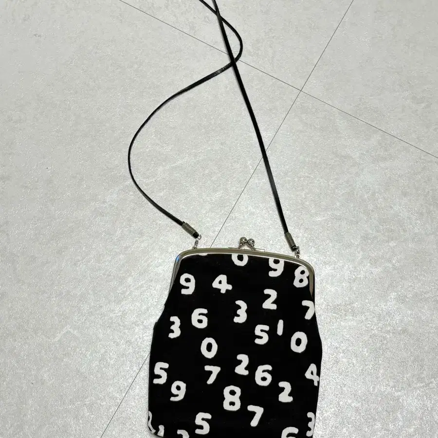 소우소우 숫자 패턴 가마구치 미니백