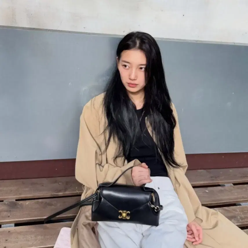 셀린느 신상 플레어 백 새제품 판매(수지 착용) 사진 1