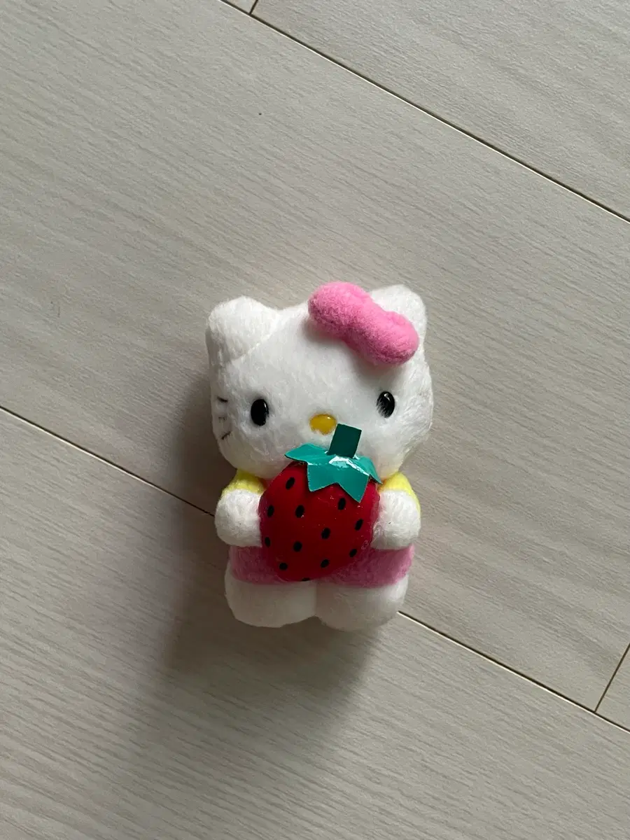고전 딸기 키티 쪼꼬미