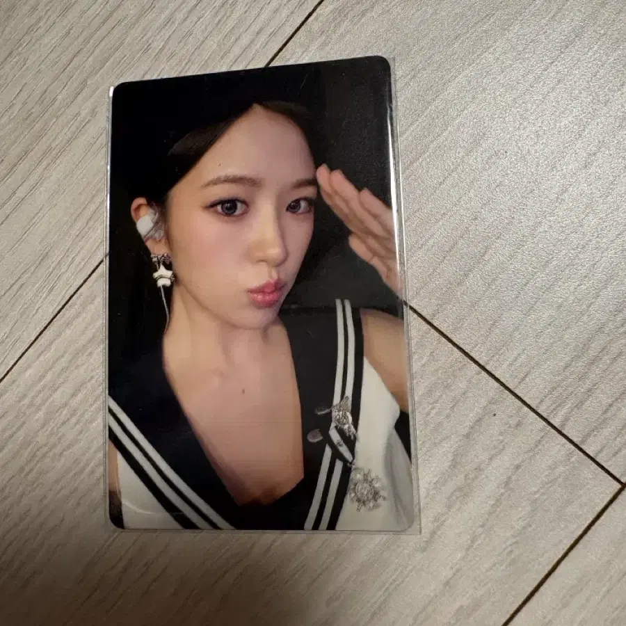 아이브 안유진 REVIVE+ 위드뮤 럭드