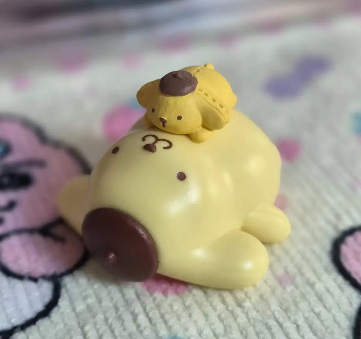 폼폼푸린 배 위에 인형올린 가챠