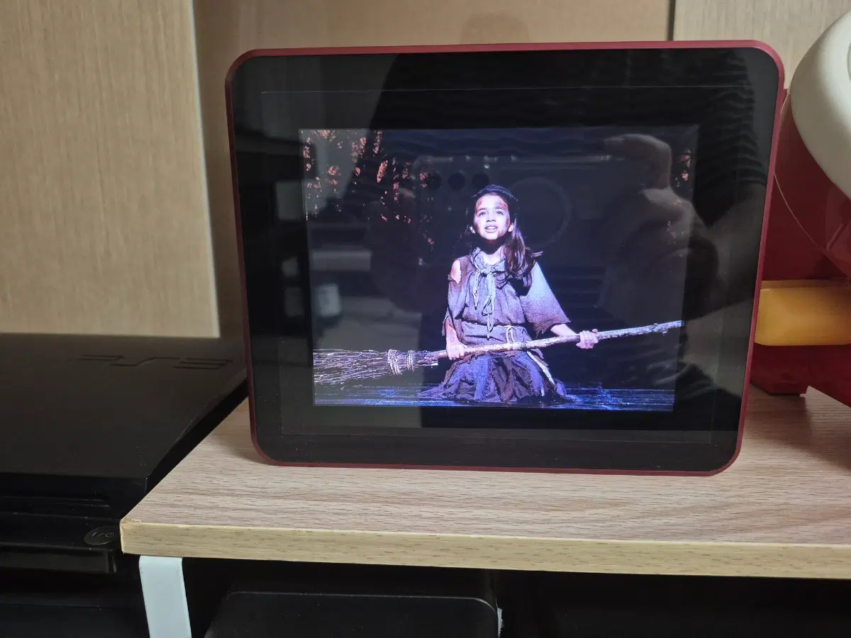 LG 7인치 전자액자 겸 mp3플레이어&스피커 F7010N-PN (액정보호필름 붙여서 관리)