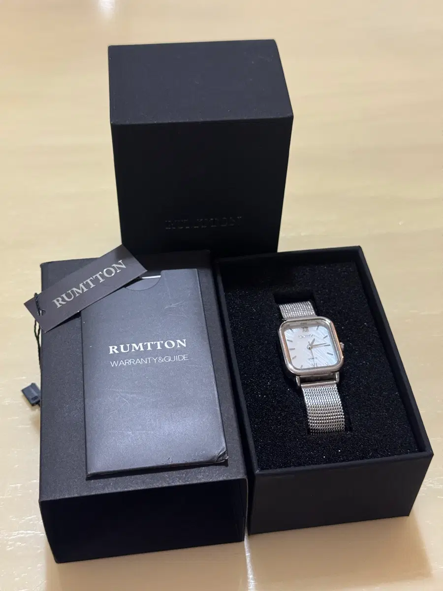 [풀박스] 럼튼(RUMTTON) 하버 메쉬 워치 화이트 실버 (여성 손목시계)