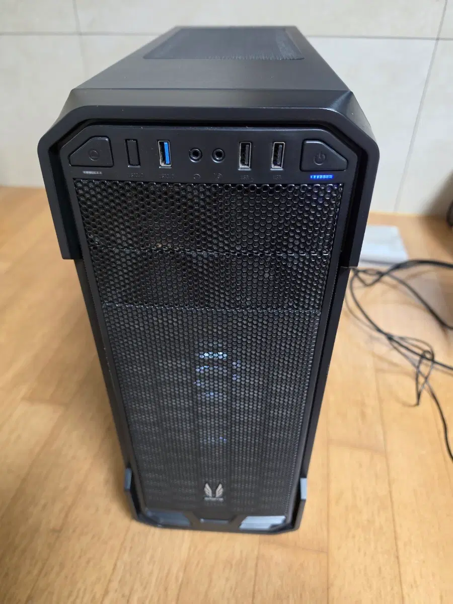 PC 데스크탑 게이밍 컴퓨터 본체 팝니다.