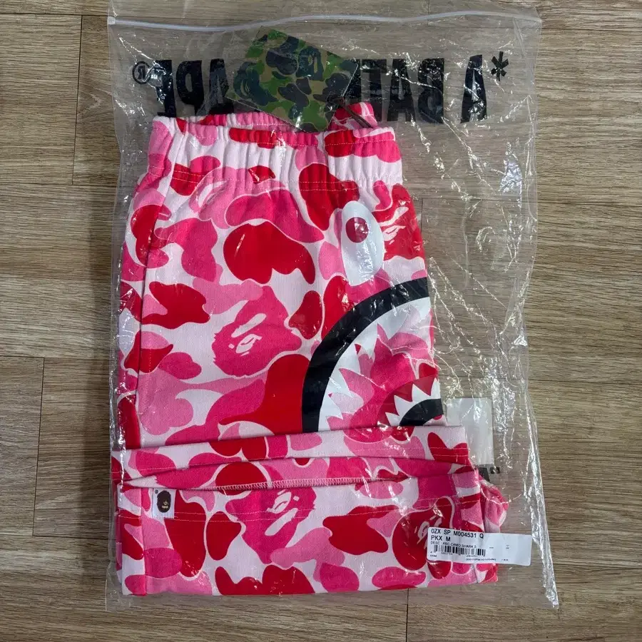 베이프(Bape) 샤크 카모 반바지 핑크 M