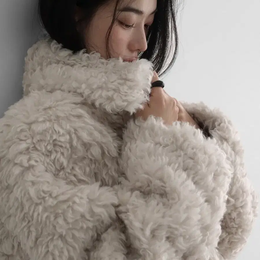 [새상품] 매니크 에이빈 오버핏 카라 미디 퍼자켓