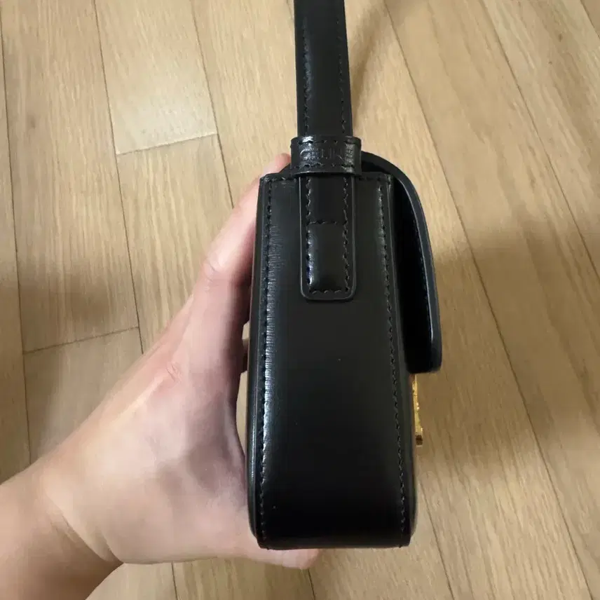 셀린느 셀린느(celine) 숄더백 클로드 샤이니 카프스킨 블랙 사진 5