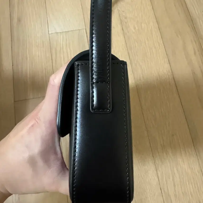 셀린느 셀린느(celine) 숄더백 클로드 샤이니 카프스킨 블랙 사진 6