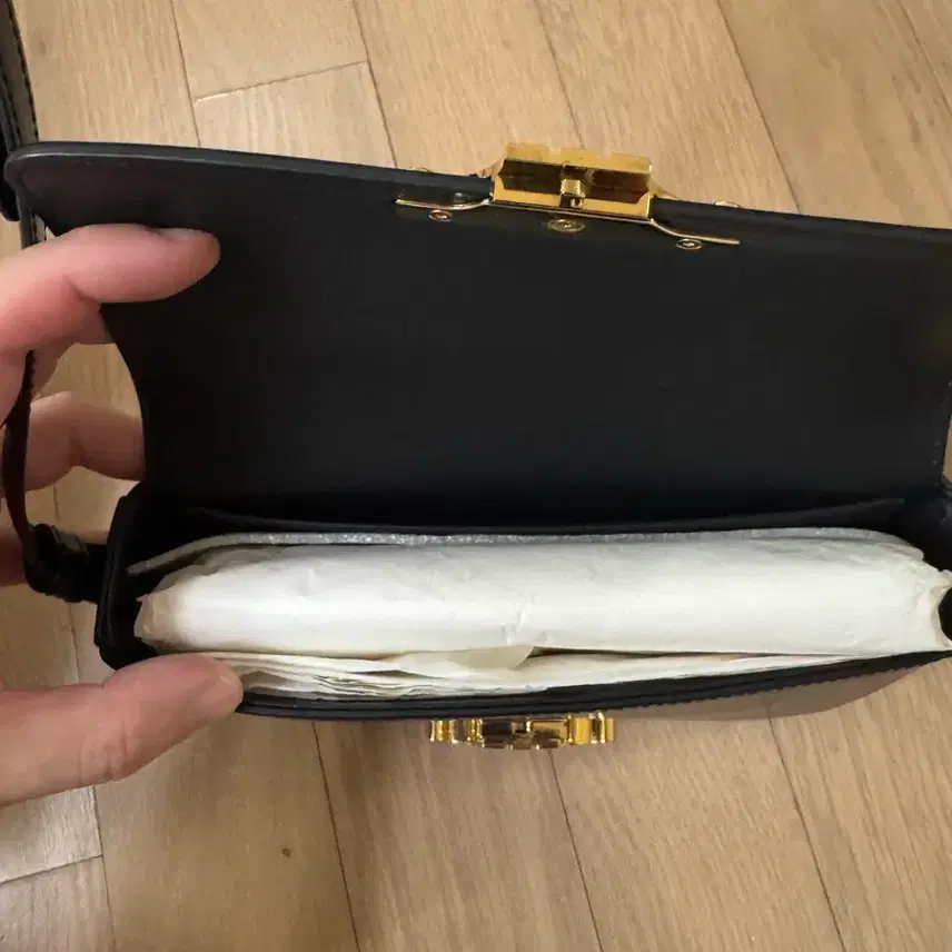 셀린느 셀린느(celine) 숄더백 클로드 샤이니 카프스킨 블랙 사진 8