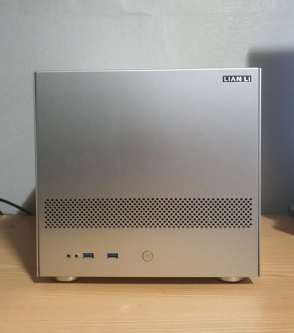 LIAN LI PC-V355 실버 알루미늄 미니타워