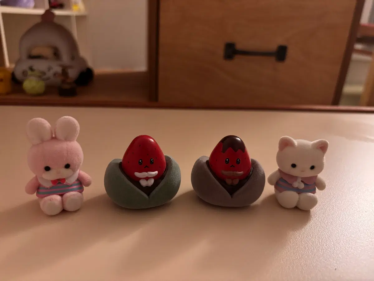 켄엘리펀트 및 딸기 찹쌀떡 가챠 일괄