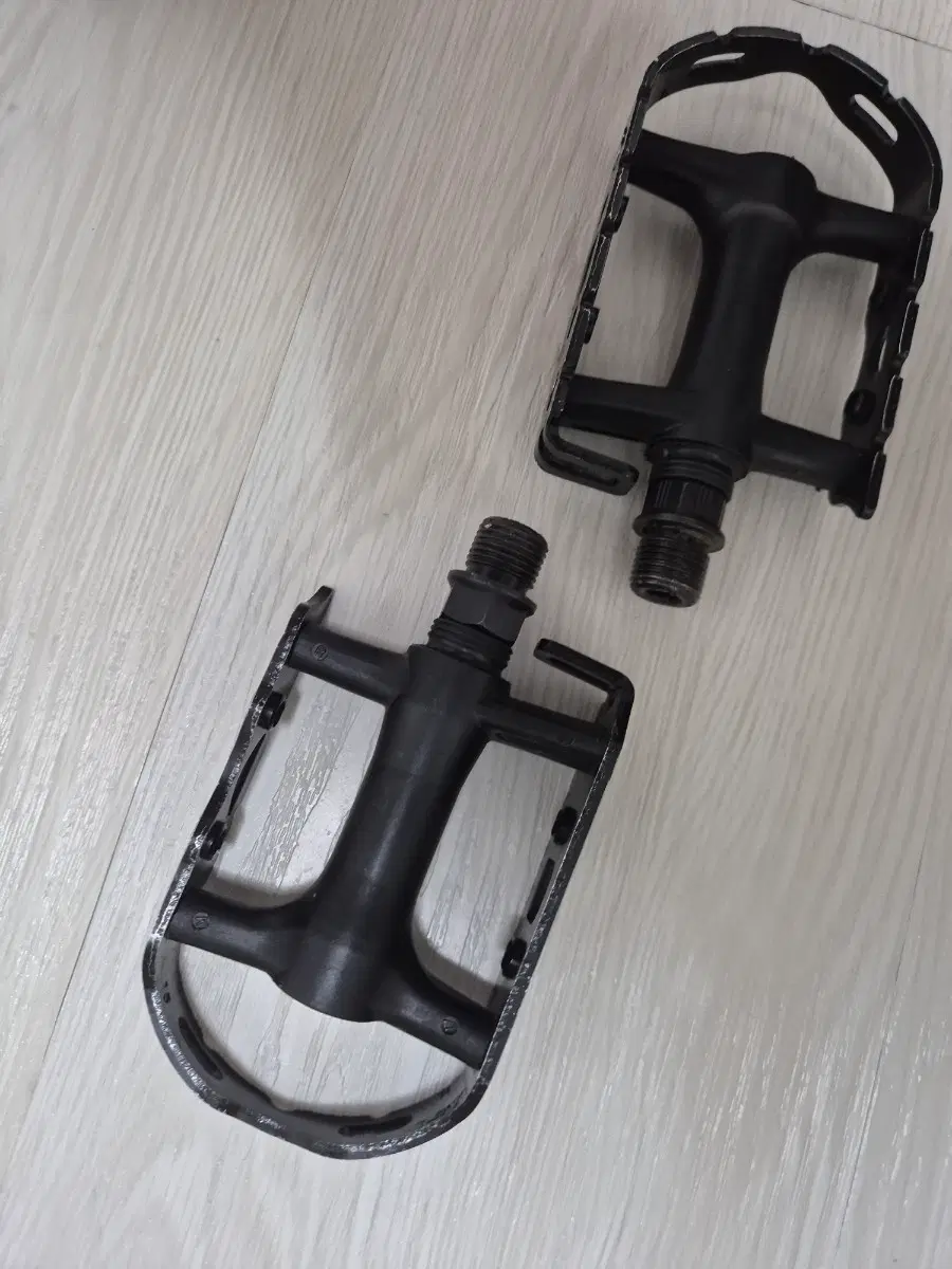 자전거 페달 판매합니다