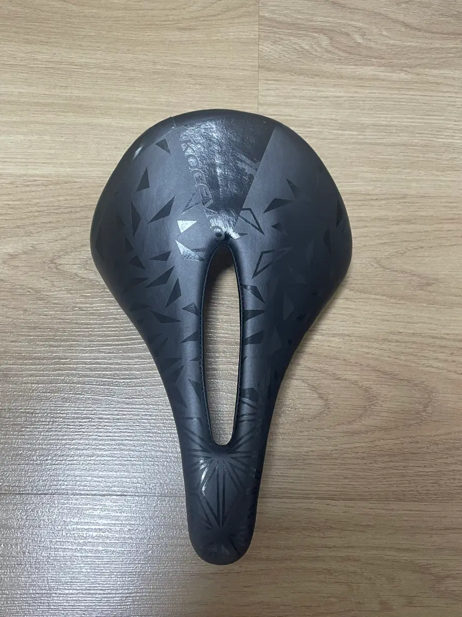 코벨로 카본 인장 블랙