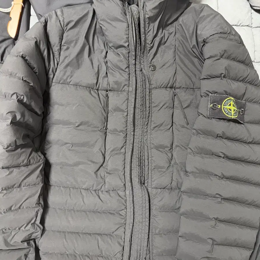 스톤아일랜드 경량패딩 심리스 터널 나일론 다운 자켓