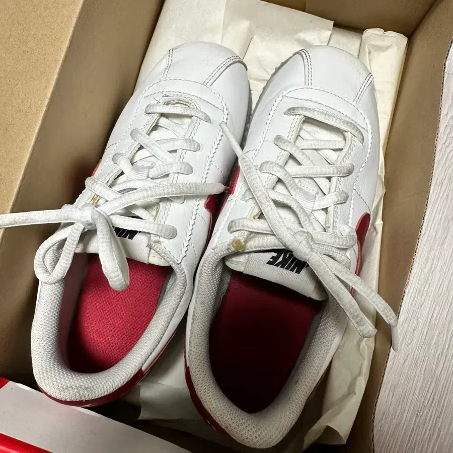 나이키 코르테즈 흰빨 220