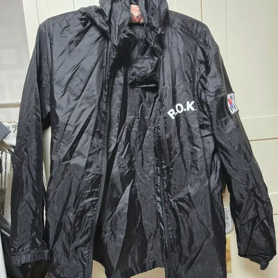 한국군 바람막이