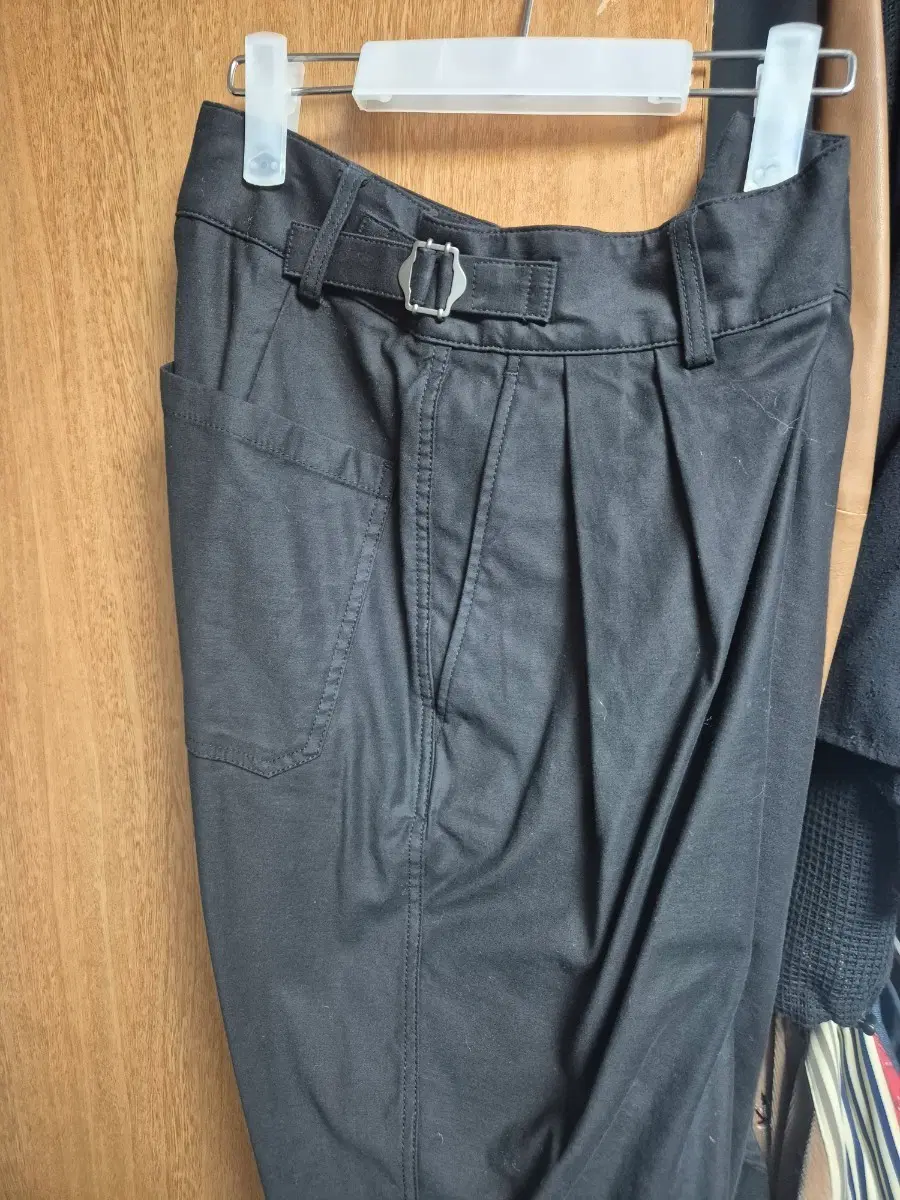 어나더오피스 산티아고 팬츠 블랙 01