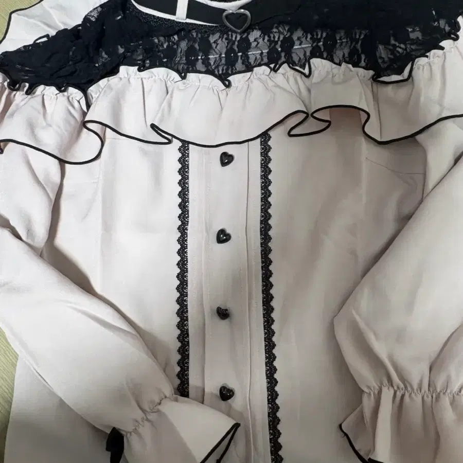디마럽 디어마이러브 하트 초커 블라우스 3l